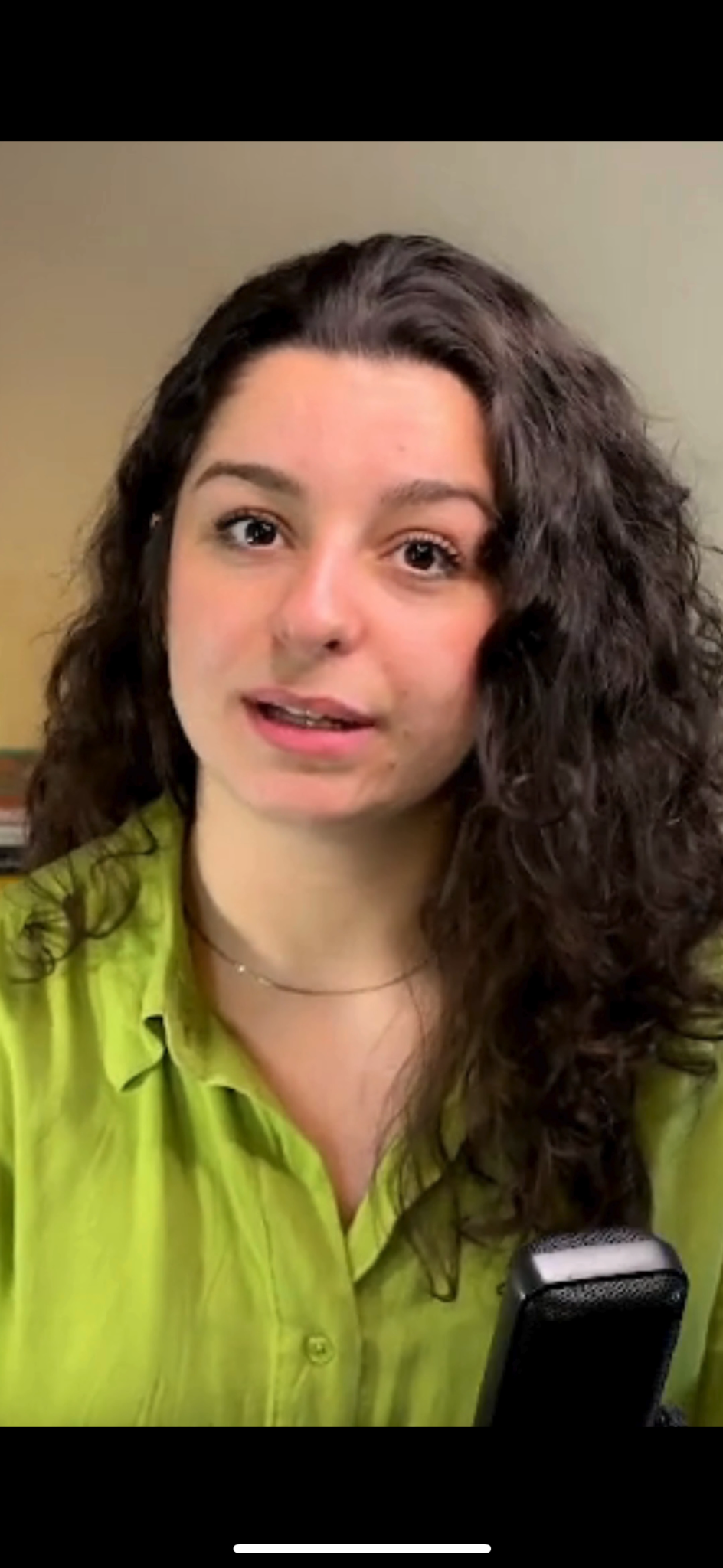 Rafaela Zapata falando em seu vídeo de apresentação.